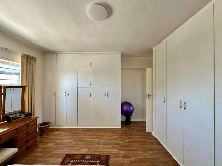 2 Bedroom Property for Sale in Sea Point Western Cape